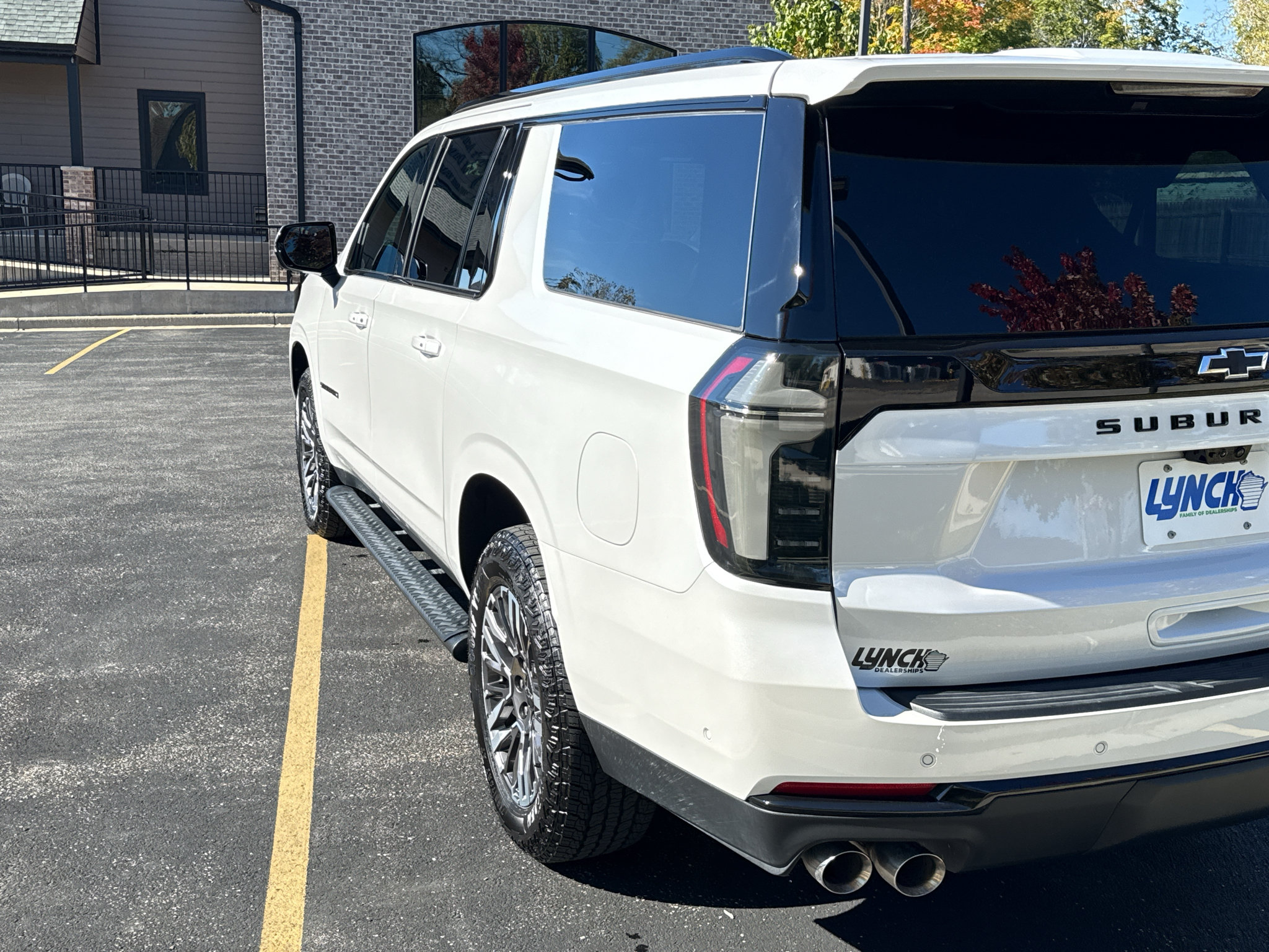 Used 2025 Chevrolet Suburban Z71 w/ Z71 Off-Road Package AWD/4WD image 14