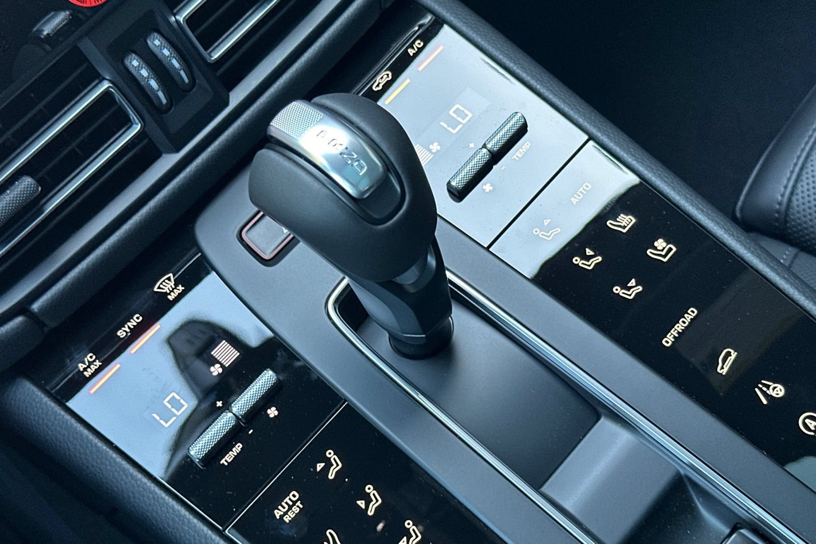 New 2026 Porsche Macan AWD/4WD image 28