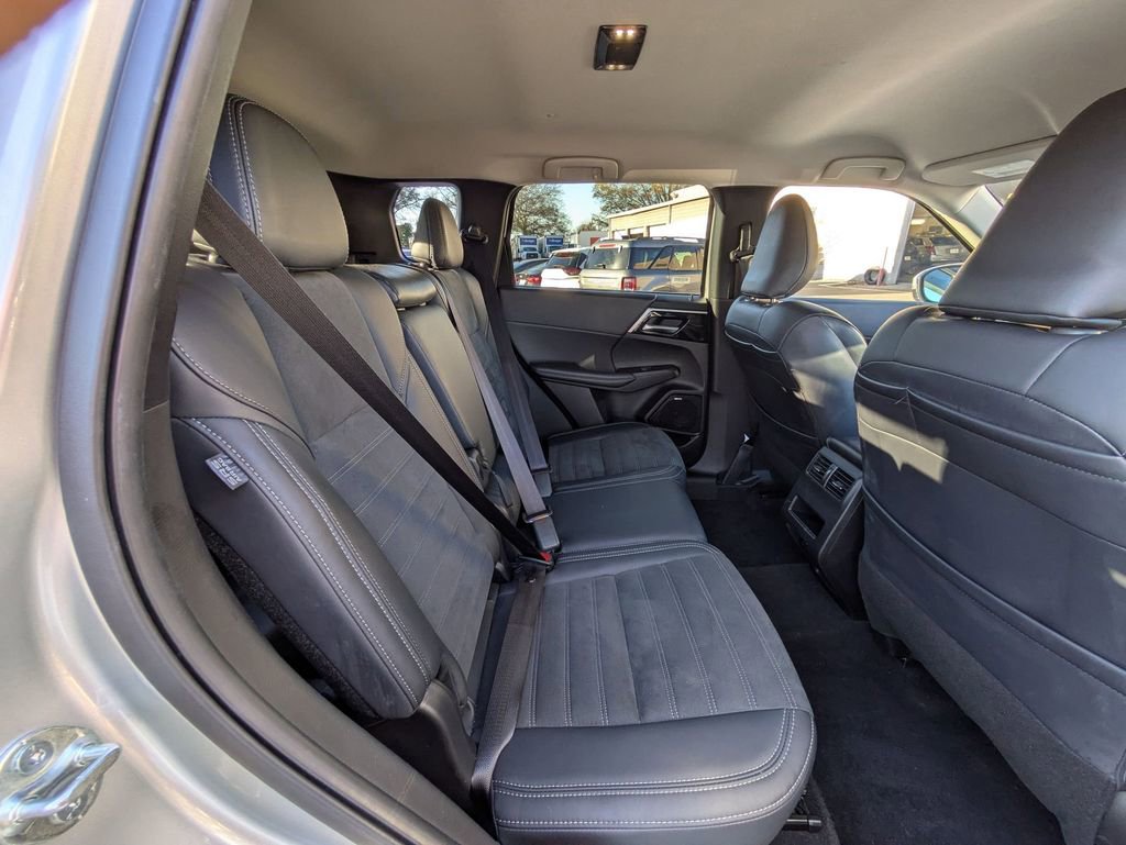 Used 2025 Mitsubishi Outlander SE image 26