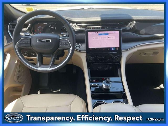 Used 2023 Jeep Grand Cherokee Limited AWD/4WD image 12