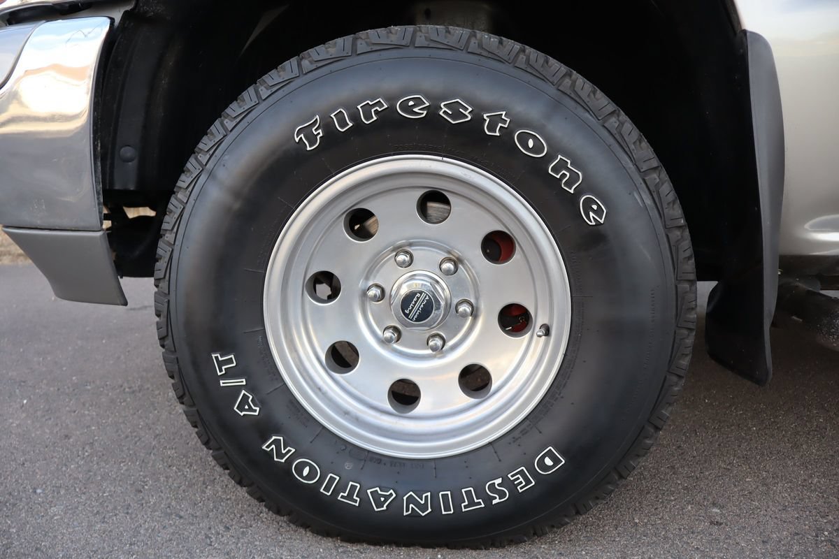 Used 2001 GMC Sierra 1500 SLE w/ Convenience Plus Group AWD/4WD image 32