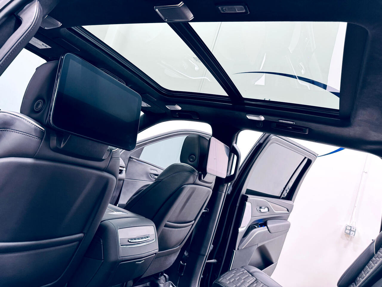 Used 2024 Cadillac Escalade ESV Sport Platinum image 35