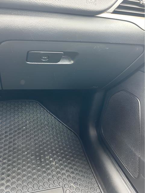 Used 2016 Jeep Cherokee Sport FWD image 22