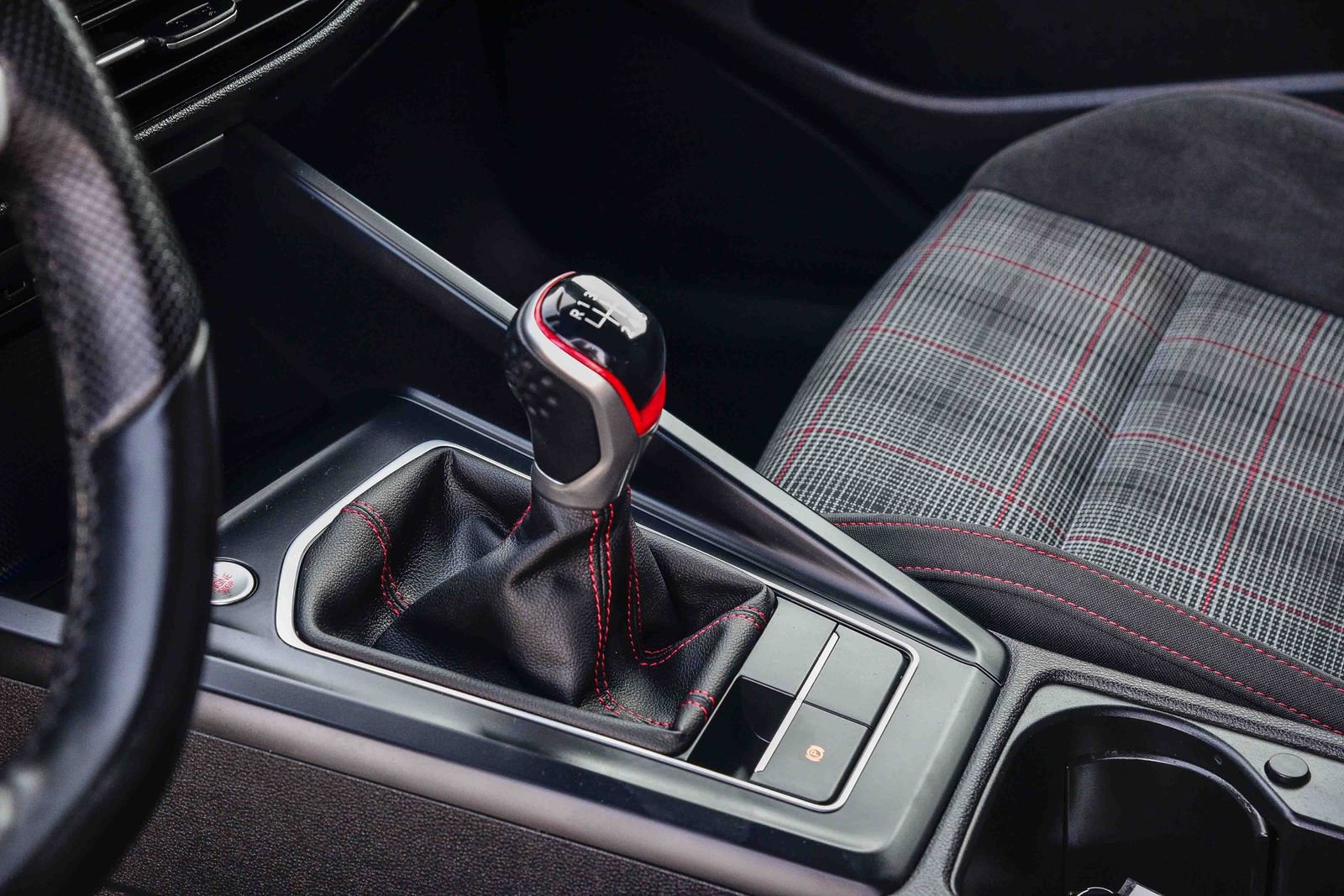 Used 2022 Volkswagen GTI SE image 24