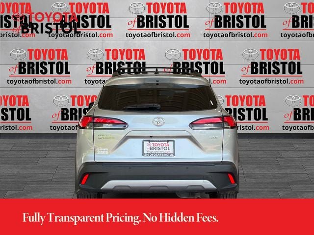 Used 2025 Toyota Corolla Cross XLE FWD image 4