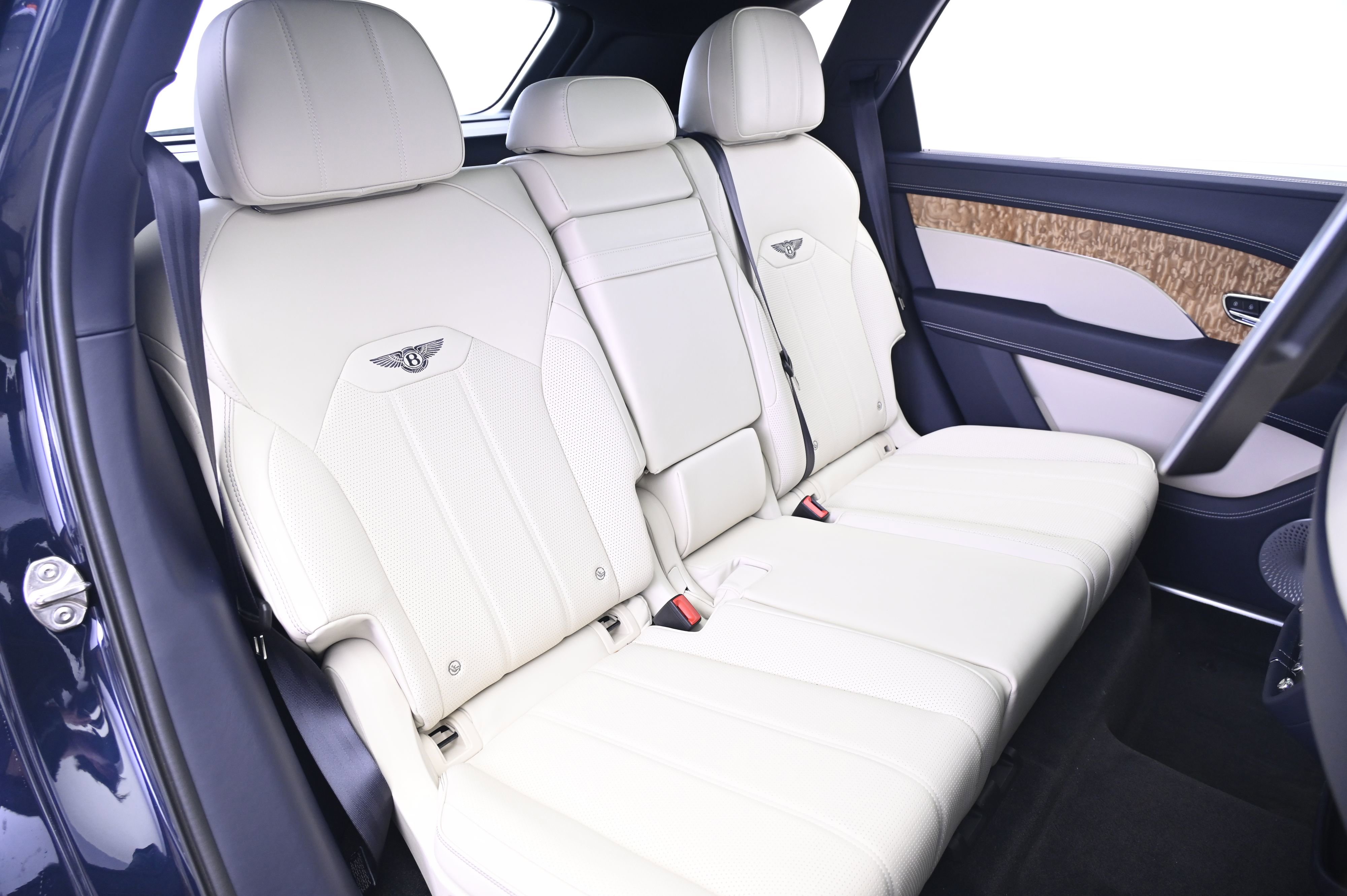 Used 2024 Bentley Bentayga Extended Wheelbase image 19