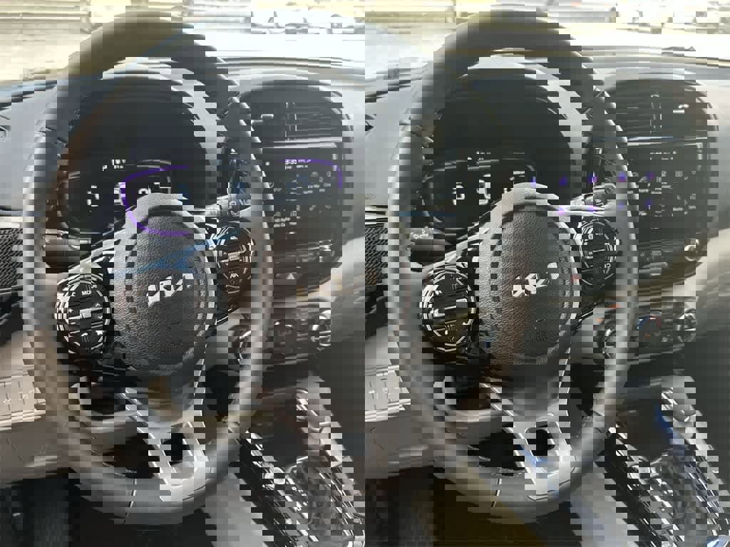 Certified 2025 Kia Soul EX image 13