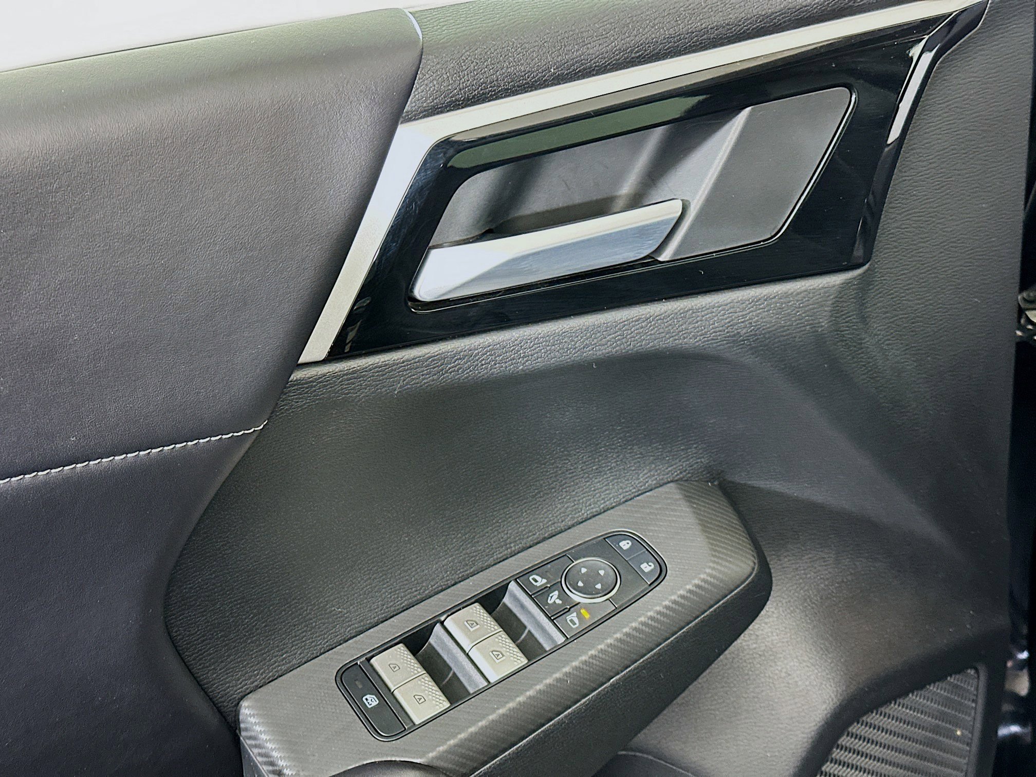 Used 2024 Mitsubishi Outlander SE Black Edition image 19