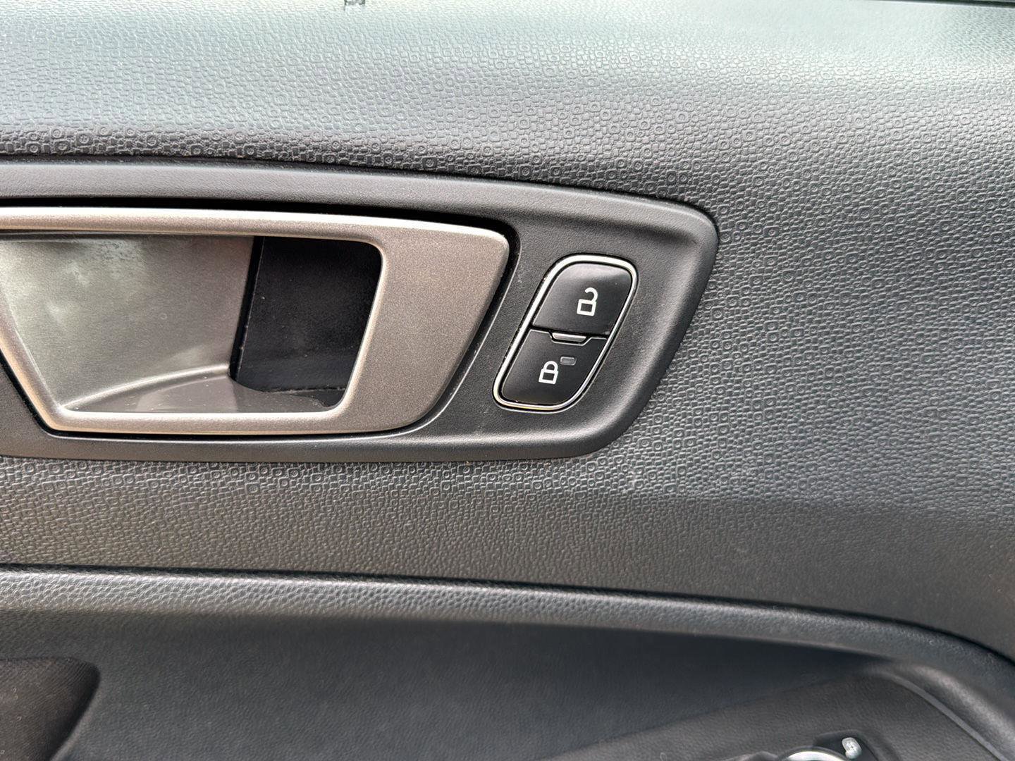 Used 2020 Ford EcoSport SE image 12