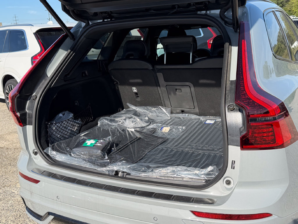 New 2026 Volvo XC60 T8 Ultra w/ Protection Package Premier AWD/4WD image 13