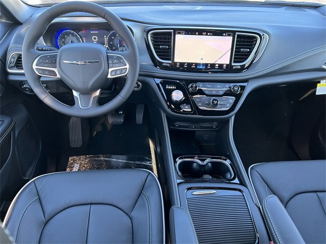 New 2026 Chrysler Pacifica Limited w/ Uconnect Theater Family Group image 3