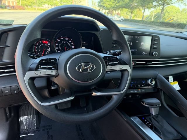 Used 2022 Hyundai Elantra SEL FWD image 14