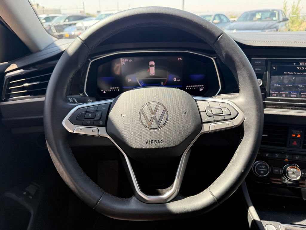 Used 2024 Volkswagen Jetta SE FWD image 16