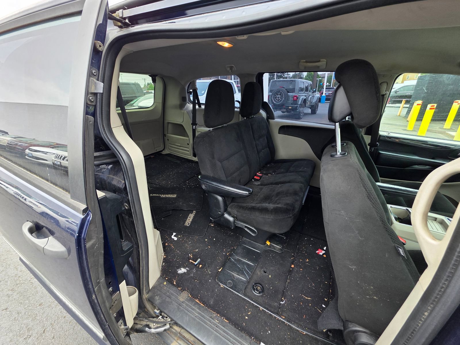 Used 2016 Dodge Grand Caravan American Value Package w/ UConnect Hands-Free Group FWD image 14