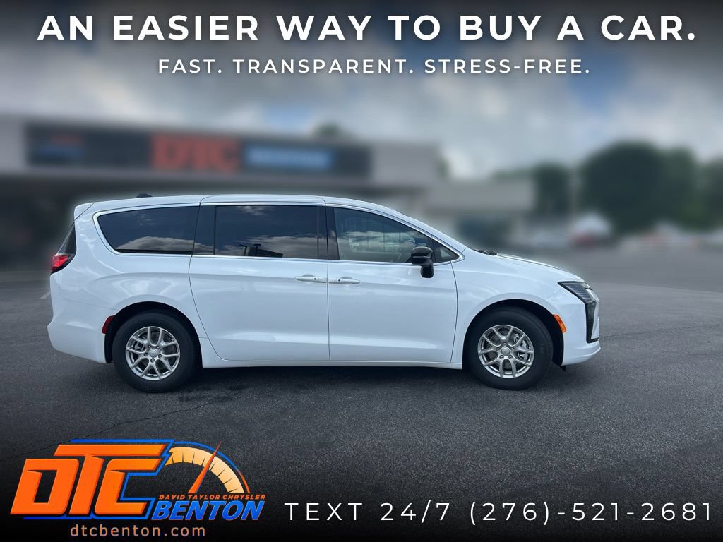 New 2027 Chrysler Pacifica Select FWD image 2