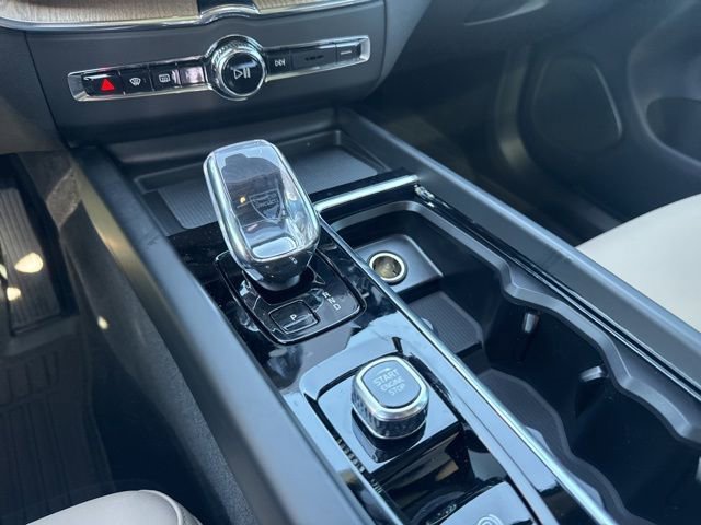 New 2026 Volvo XC60 B5 Plus w/ Climate Package image 27