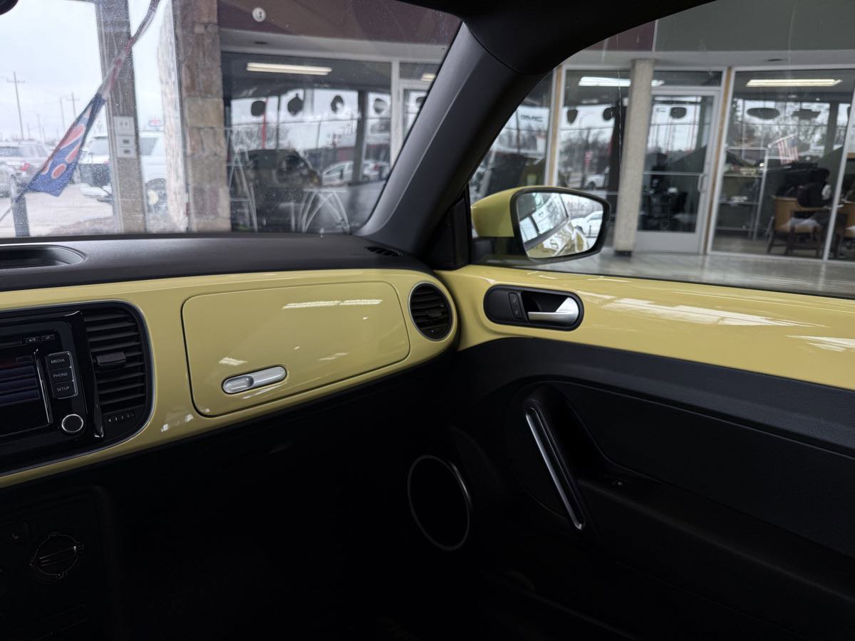 Used 2013 Volkswagen Beetle 2.5 image 36