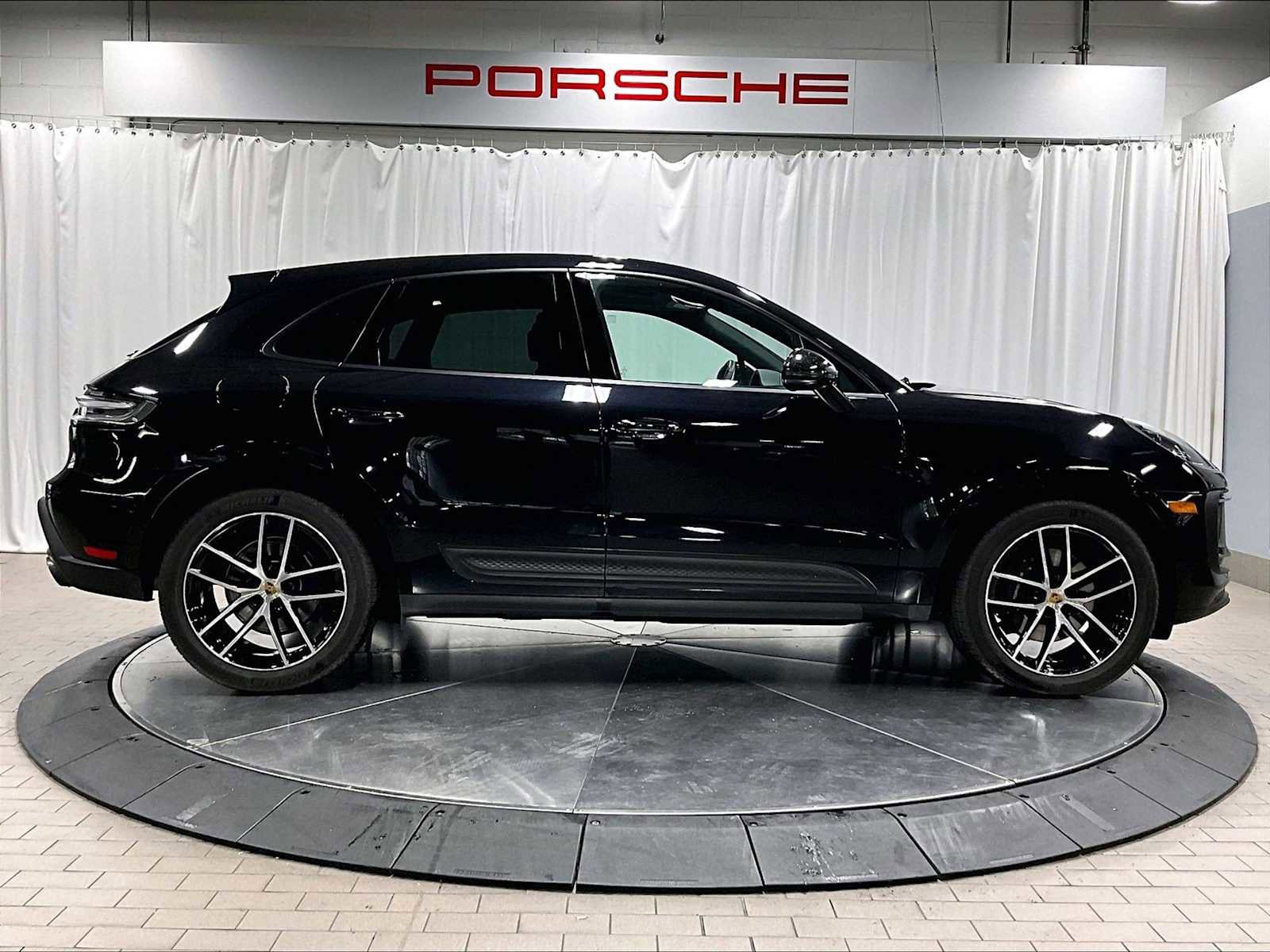 Used 2025 Porsche Macan image 11