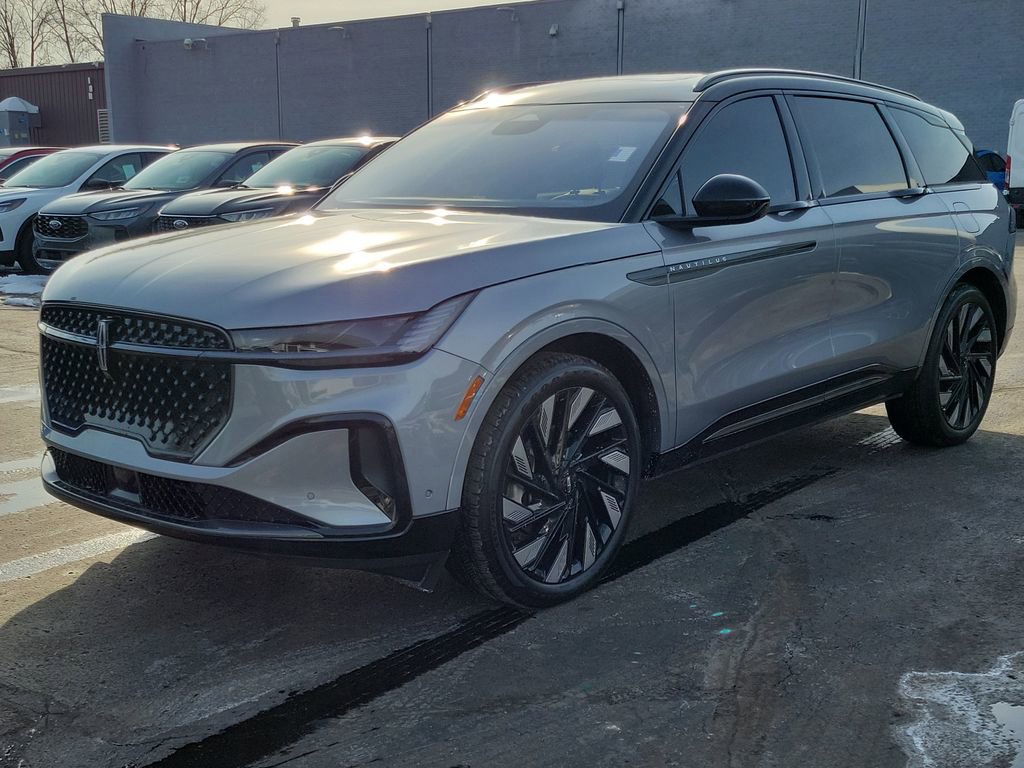 Certified 2024 Lincoln Nautilus Reserve w/ Equipment Group 202A image 8