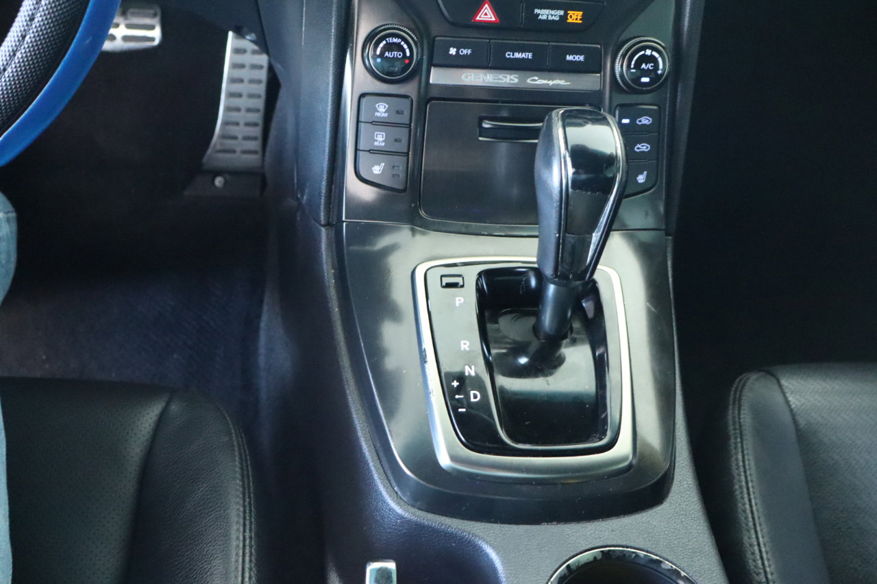 Used 2015 Hyundai Genesis 3.8 image 16