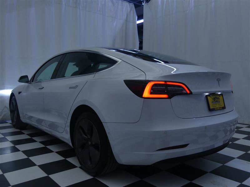 Used 2019 Tesla Model 3 Standard Range Plus image 4