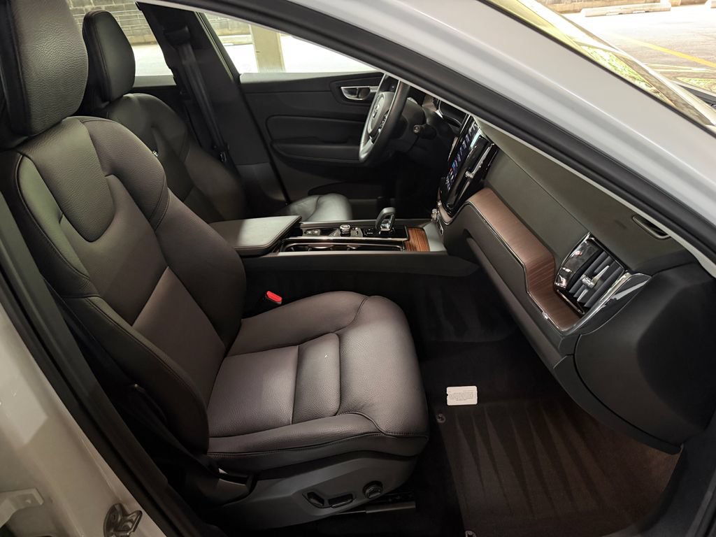 Certified 2024 Volvo XC60 T8 Plus w/ Protection Package Premier AWD/4WD image 22