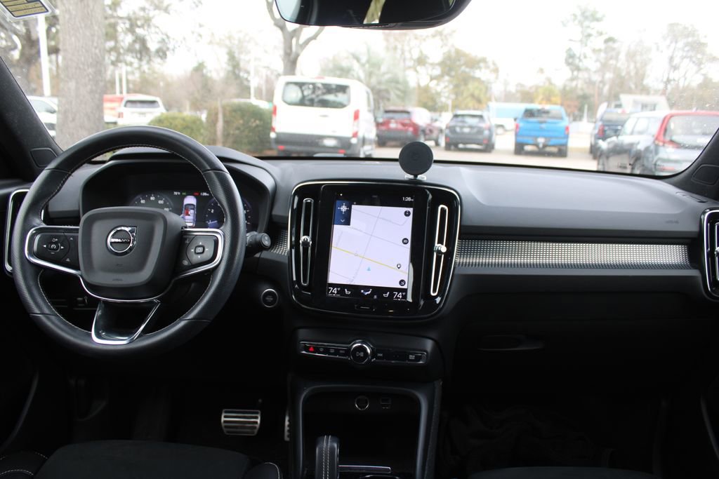 Used 2021 Volvo XC40 T5 R-Design image 26