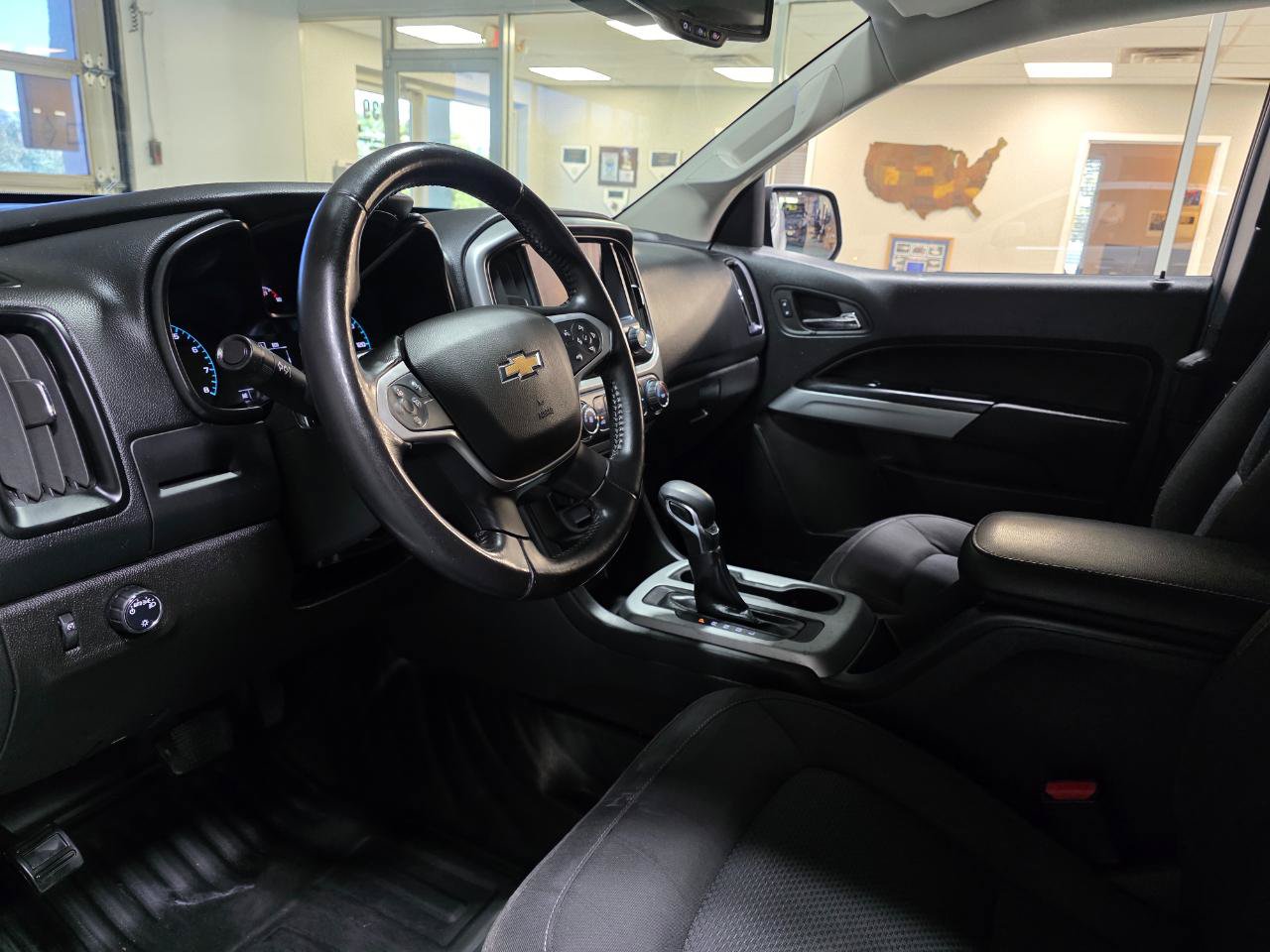 Used 2022 Chevrolet Colorado LT w/ Fleet Safety Package RWD image 16