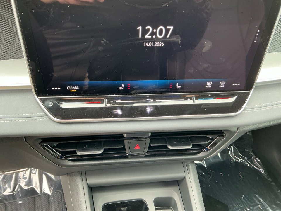 New 2026 Volkswagen Tiguan SE R-Line AWD/4WD image 17