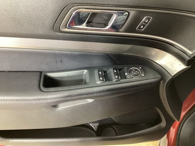 Used 2018 Ford Explorer XLT w/ Equipment Group 201A AWD/4WD image 11