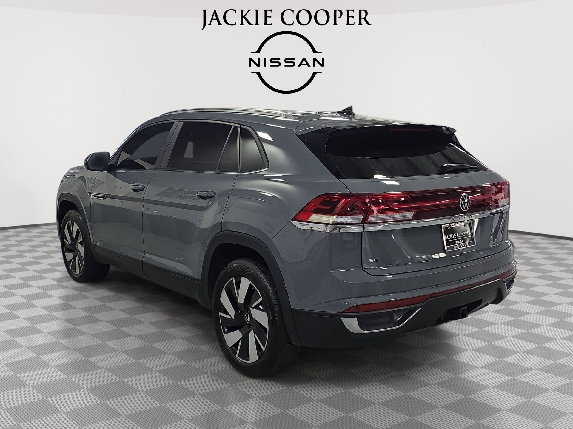 Used 2025 Volkswagen Atlas Cross Sport SE image 7