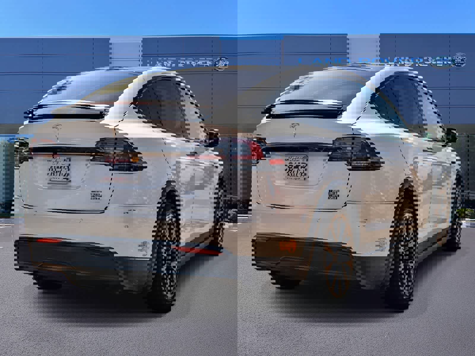 Used 2022 Tesla Model X Plaid image 4