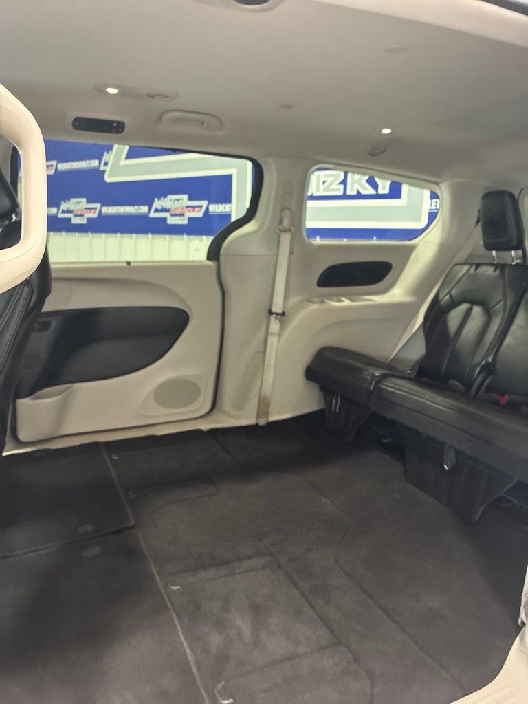 Used 2023 Chrysler Pacifica Touring-L FWD image 29