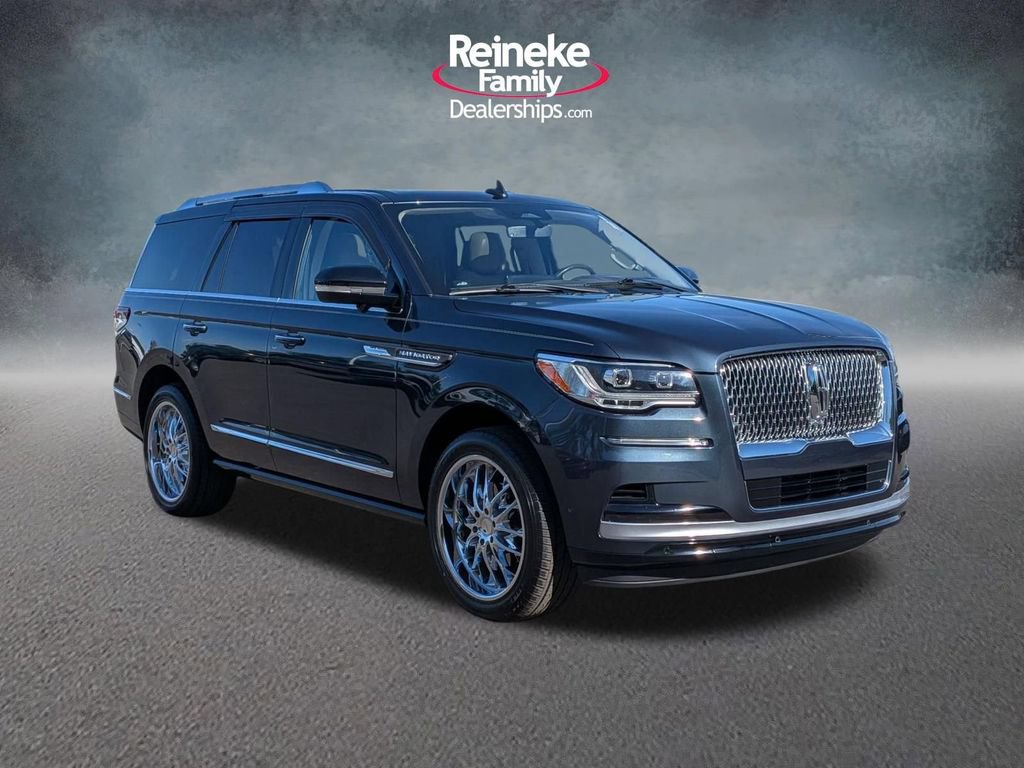 Used 2022 Lincoln Navigator Reserve AWD/4WD image 3