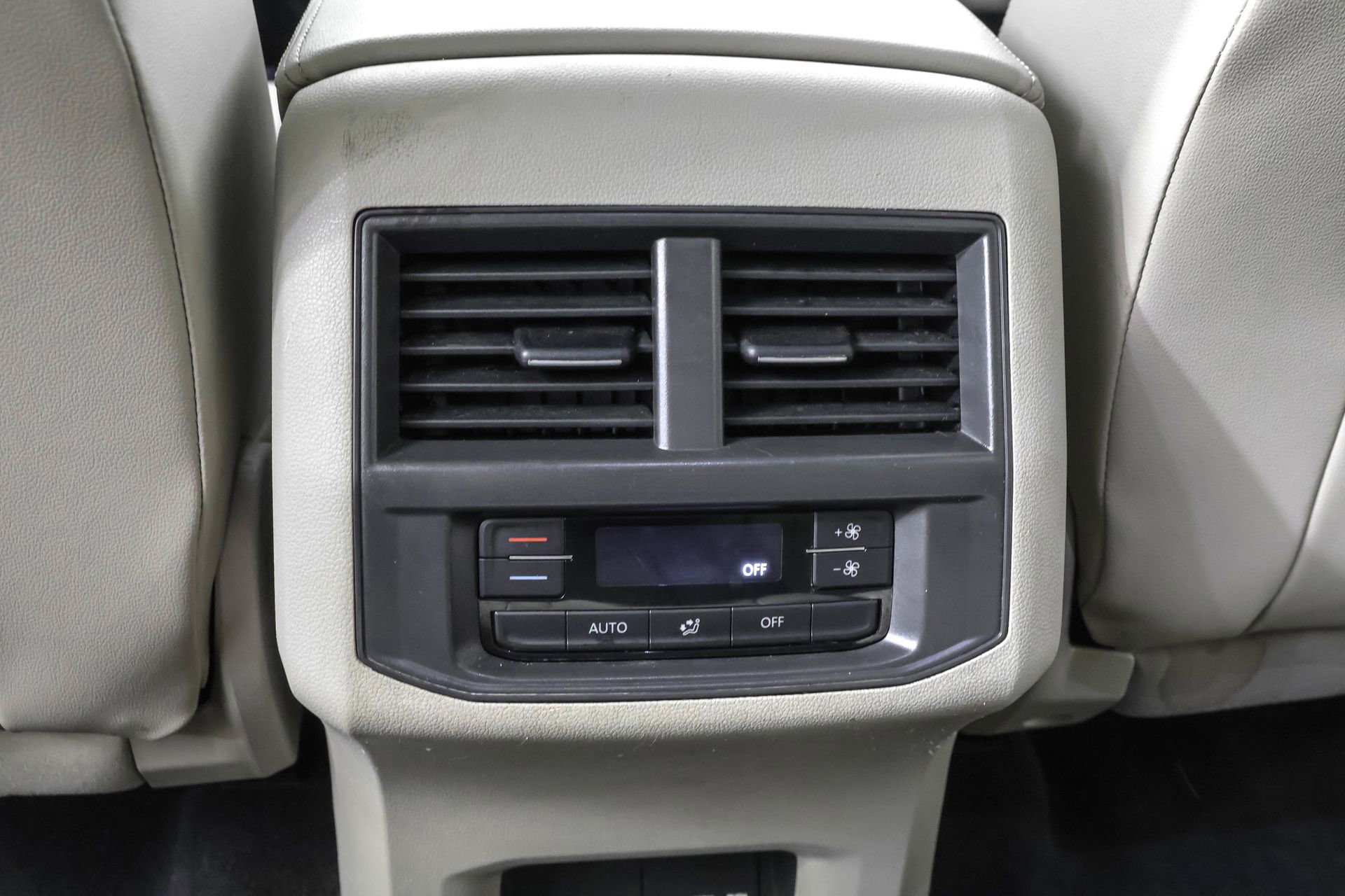 Used 2022 Volkswagen Atlas SE w/ Black Wheel Package image 38