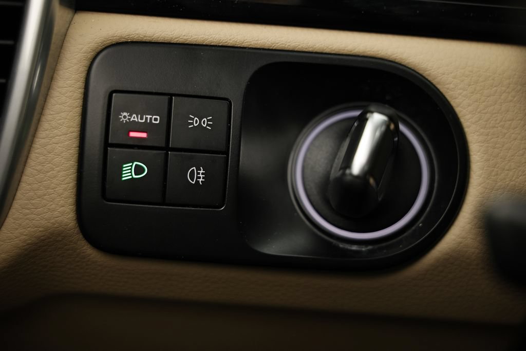 Certified 2023 Porsche Cayenne Coupe AWD/4WD image 28
