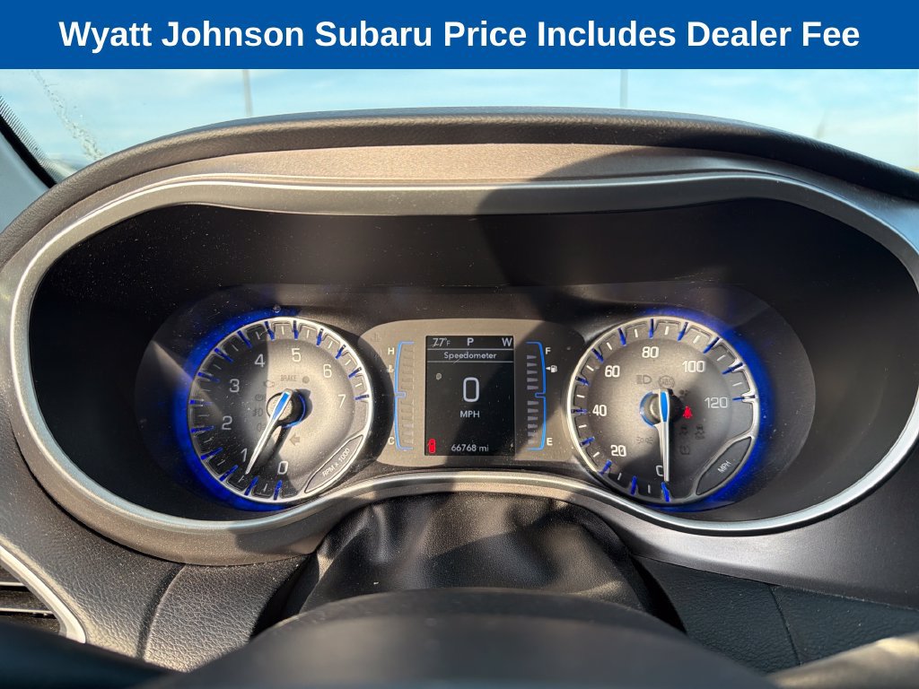 Used 2020 Chrysler Pacifica Touring FWD image 23