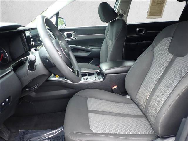 Used 2023 Kia Sorento LX AWD/4WD image 11