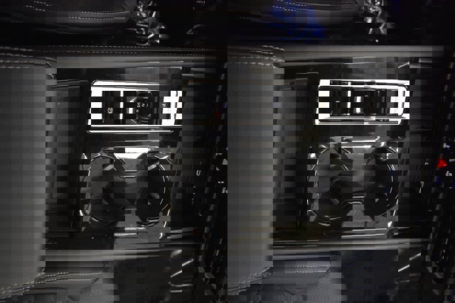 Used 2025 Volkswagen Atlas SE image 30