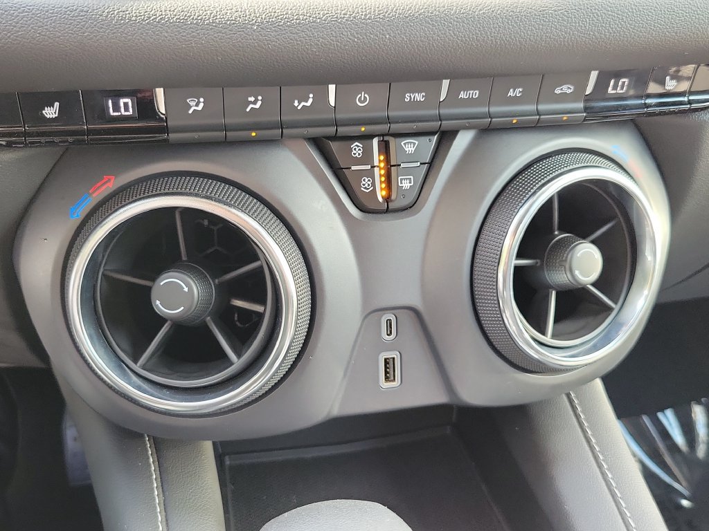 Used 2025 Chevrolet Blazer LT FWD image 35