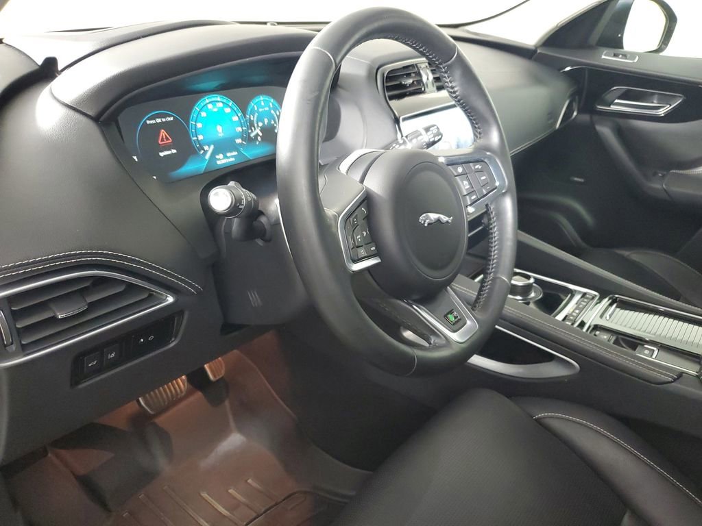 Used 2018 Jaguar F-PACE R-Sport image 24