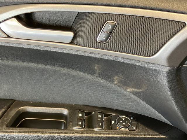 Used 2019 Ford Fusion SE FWD image 17