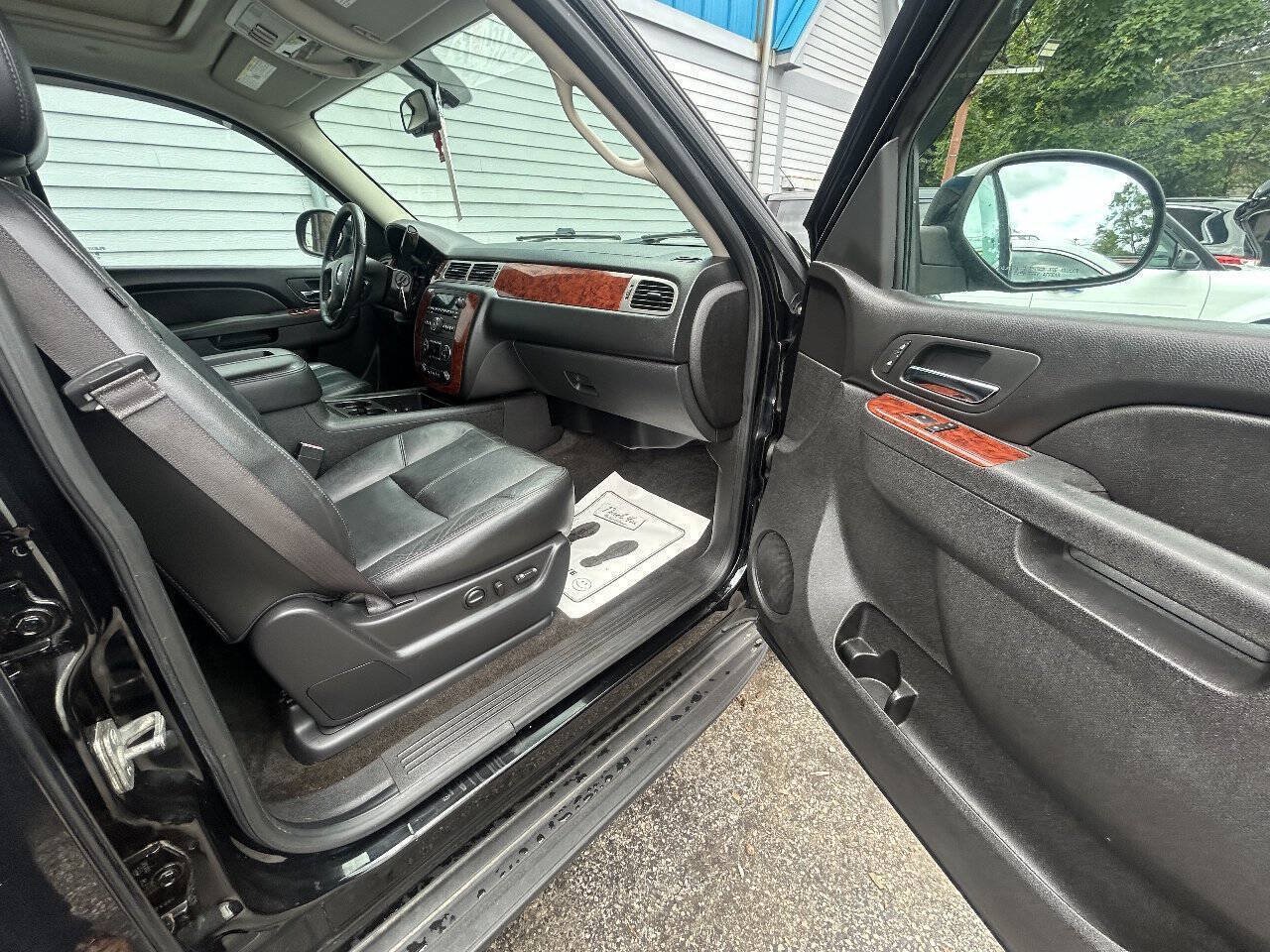 Used 2013 Chevrolet Tahoe LT w/ Luxury Package AWD/4WD image 14
