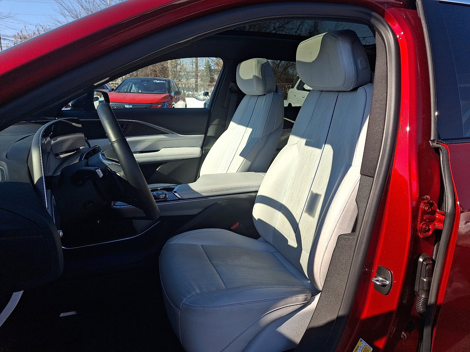 Used 2024 Cadillac Lyriq Luxury image 15