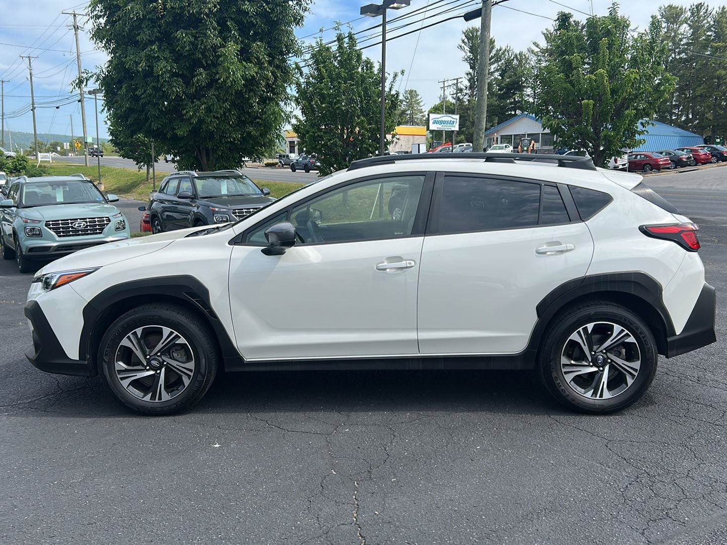 Used 2024 Subaru Crosstrek 2.0i Premium AWD/4WD image 2