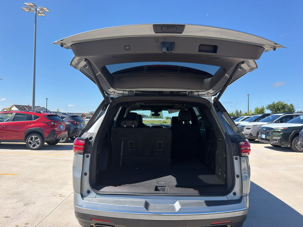 Used 2023 Chevrolet Traverse Premier AWD/4WD image 7