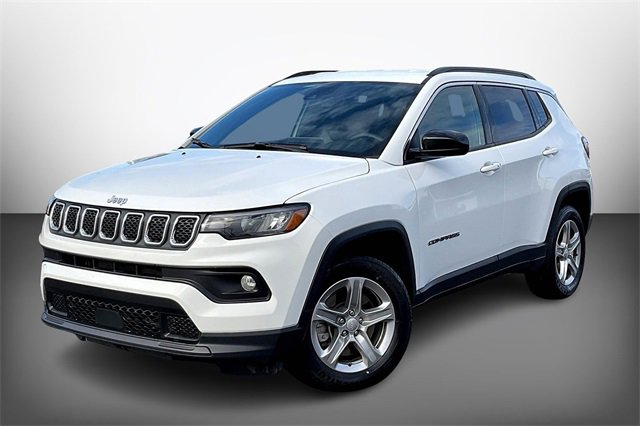 Used 2024 Jeep Compass Latitude image 2