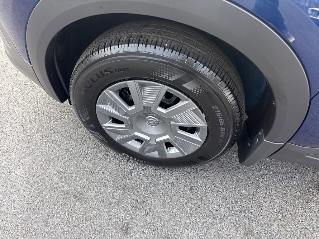 Used 2025 Nissan Kicks S image 28