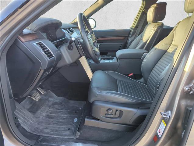 Used 2024 Land Rover Discovery Dynamic SE image 9