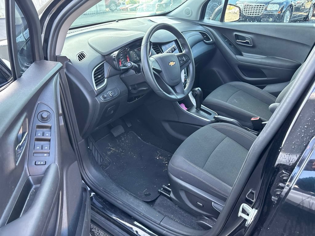 Used 2020 Chevrolet Trax LS FWD image 8